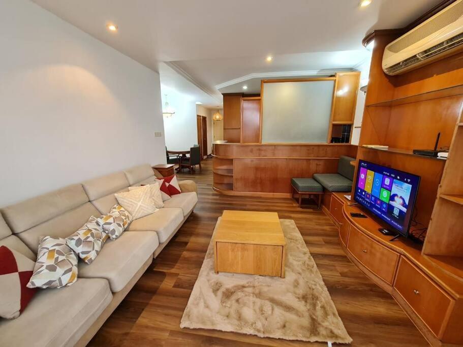 Lovely Waterfront Riverbank Suite With Pool A2 Kuching Zewnętrze zdjęcie