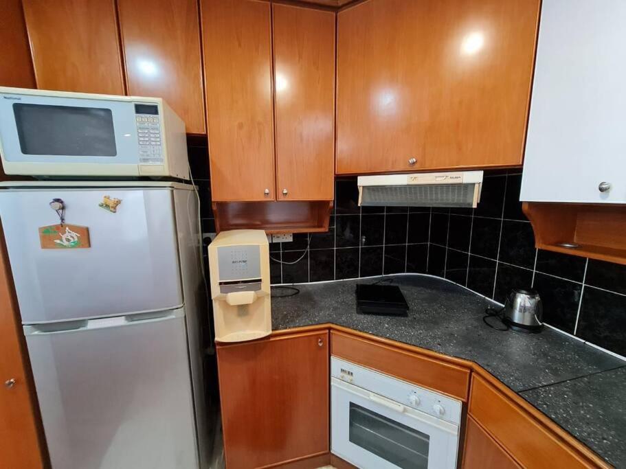 Lovely Waterfront Riverbank Suite With Pool A2 Kuching Zewnętrze zdjęcie