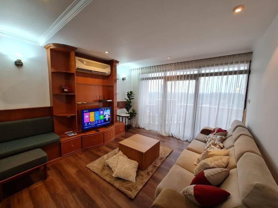 Lovely Waterfront Riverbank Suite With Pool A2 Kuching Zewnętrze zdjęcie